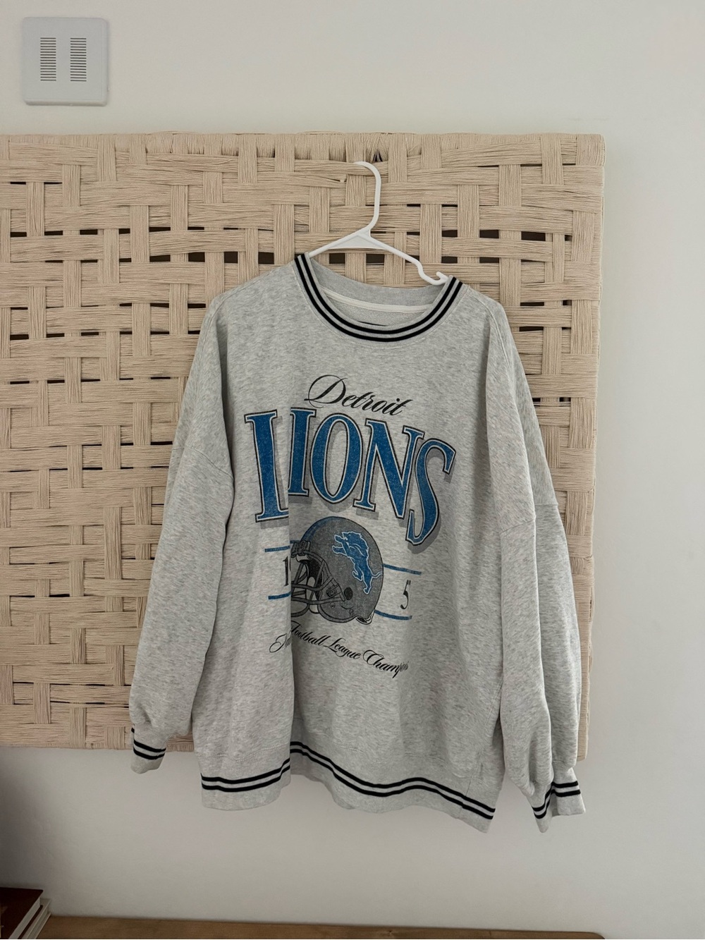 Abercrombie & Fitch Detroit Lions Grey Vintage-Style Crewneck Sweater
